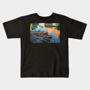 Canoes for a pub crawl on the River Wensum in Norwich Kids T-Shirt